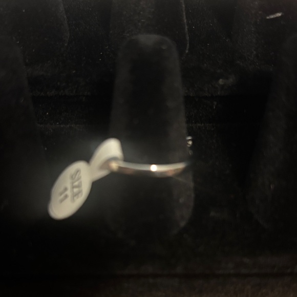 Elegant Silver and Pink Stone Ring - Picture 3 of 5